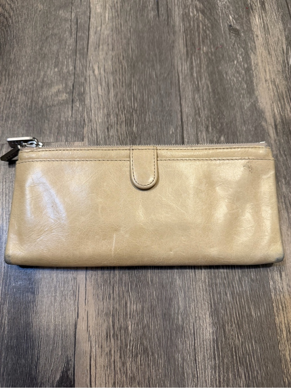 Hobo Taylor Genuine Leather Clutch Wallet Beige Zippered Top Magnetic Opening
